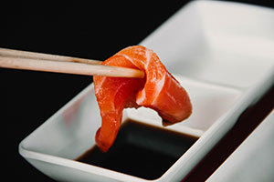 eating-sashimi